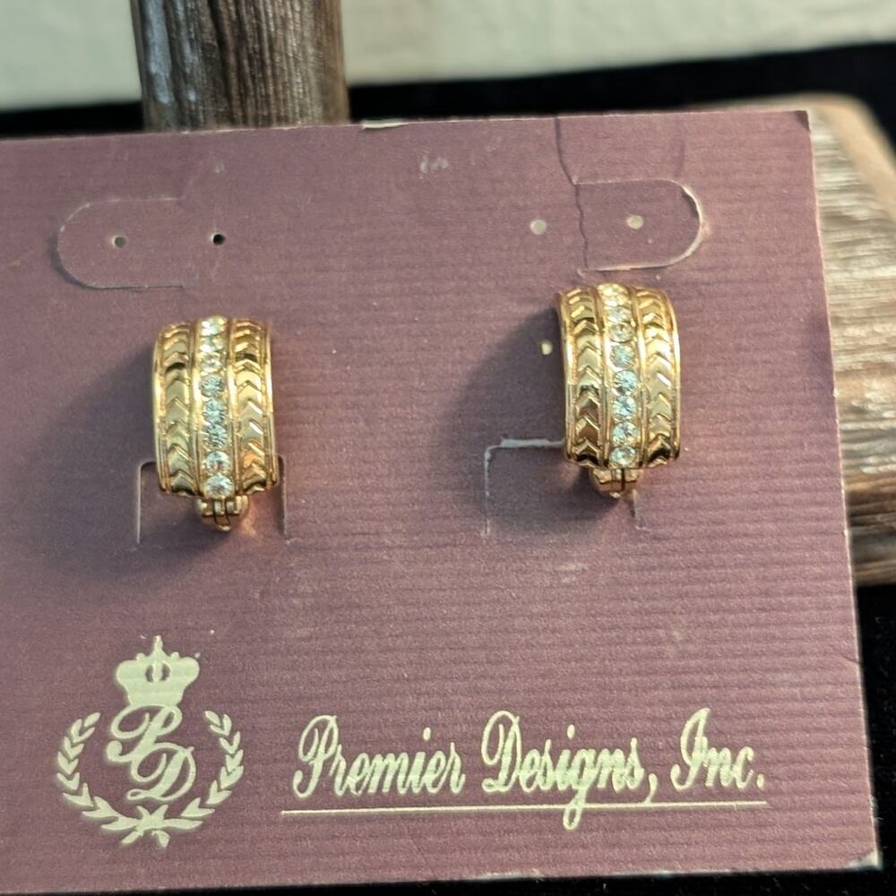 Vtg Premier Designs Serene Gold Tone Rhinestone Herringbone Clip On Earrings